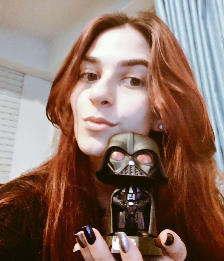 Northbluegirl's tweet photo. Mirad lo que me ha traído la amiga invisible!!!
Soy muy feliz con mi Darth Vader ^^
#SithPower https://t.co/vf30vgKa1Q