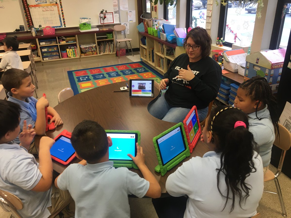 WickSdol's tweet photo. Kahoot fun in Ms. Moyerโs class! #wicktech #wickproud https://t.co/97EdVENnz6