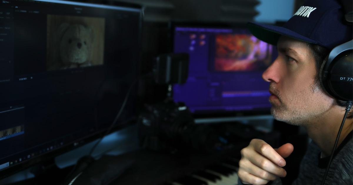 Ça travaille fort au studio

Nous avons profité de la période des fêtes pour compléter le tournage des nos images pour le prochain vidéoclip. C'est pour bientôt!

#quebec #polqc #tlmep #mtl #montreal #musique #rapqueb #rapkeb #chanson #artiste #villequebec #quebecois