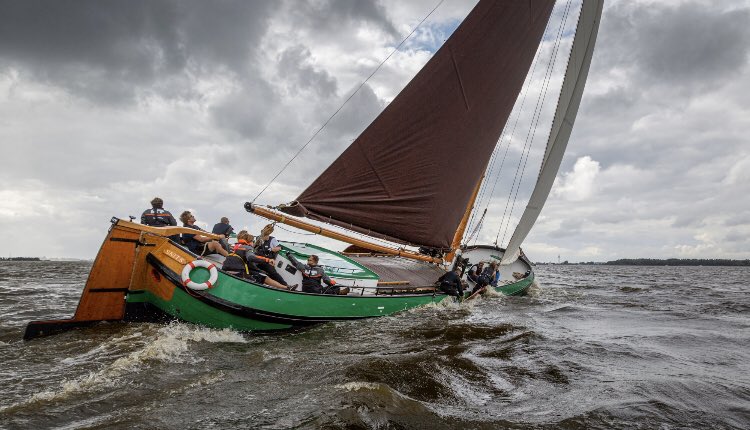 skutsjeUT's tweet photo. Op een prachtig 2020 met voldoende wind in de zeilen voor allen! https://t.co/pSSbw3GaJt