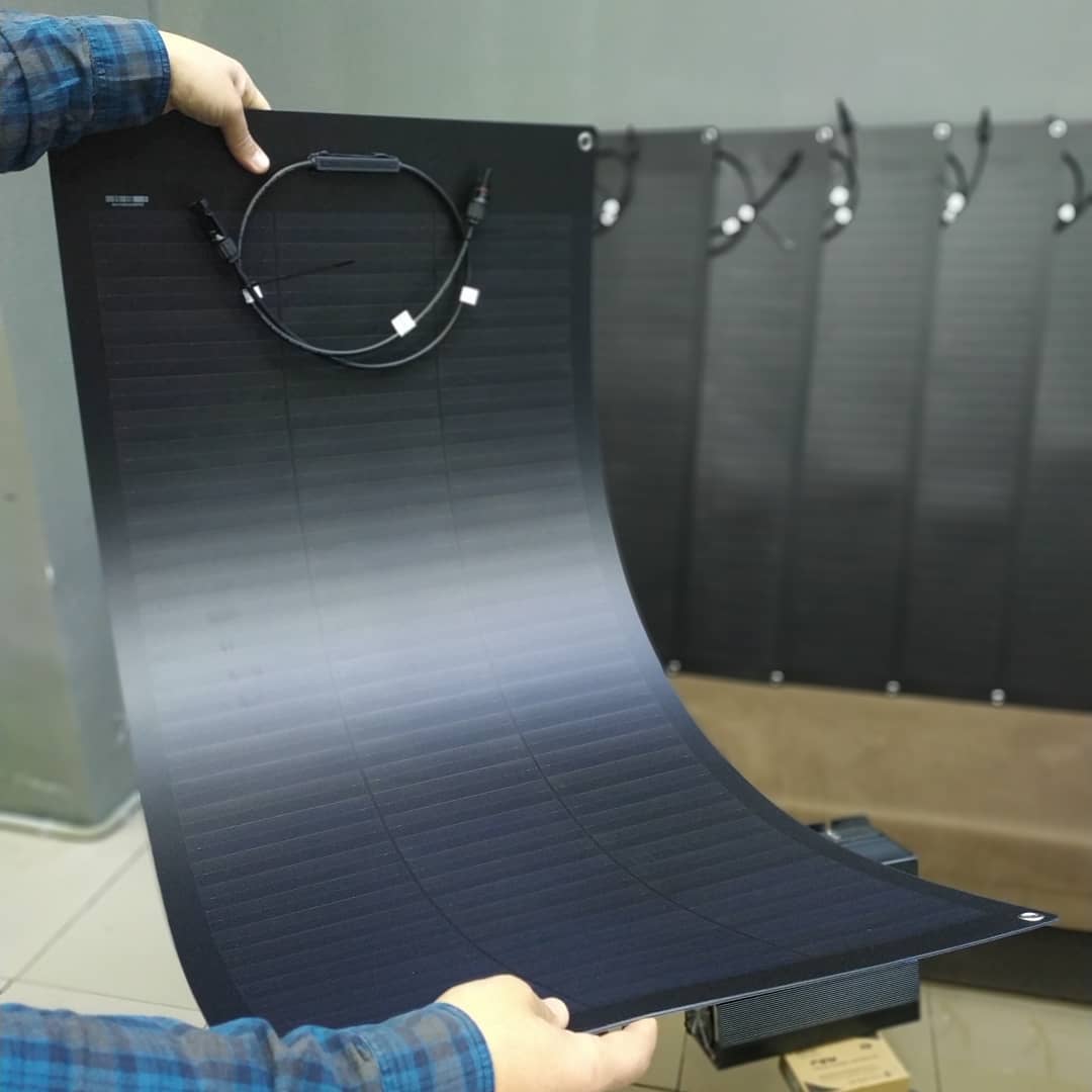 Swtech_Swtech's tweet image. Flexible günəş panellirini təqdim edirik. Adı günəş panelləri ilə fərqi, qeyri standart yerlərdə quraşdırilmasının mümkünlüyüdür. Günəş panelinin nominal gücü 100w-dir. Qiyməti 380azn.