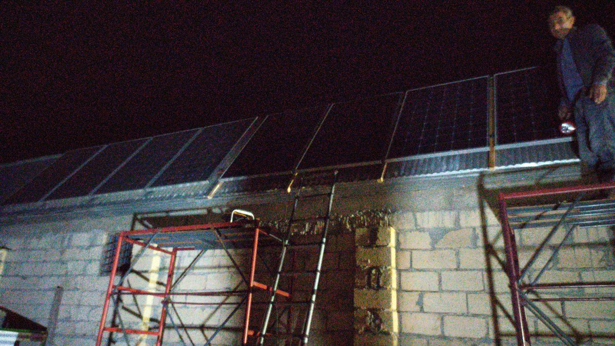 Swtech_Swtech's tweet image. Sizə yeni sistemimizi təklif edirik. Bu sistem vasitəsi ilə siz 20 ədəd led lampa, televizor, izləmə sistemi, soyuducu, su nasosu və sair avadanlığları qoşa bilərsiz. Sistem lazım olan anda generator vasitəsi ilə işləyə bilər