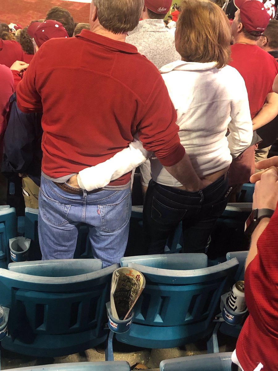 candace_breann's tweet photo. iu fans at their finest #gohoosiers https://t.co/zzMk56y3XD