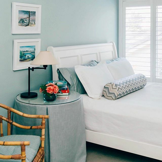 Carla_Aston's tweet image. My simple guest room redo has a few new items and some furnishings I’ve had for a long time or inherited. See the junk room it once was at the link in profile. 😁 #guestbedroom #bedroomdecor #houstondesign #thewoodlandsinteriordesigner #mypotterybarn … ift.tt/2SPgmyt