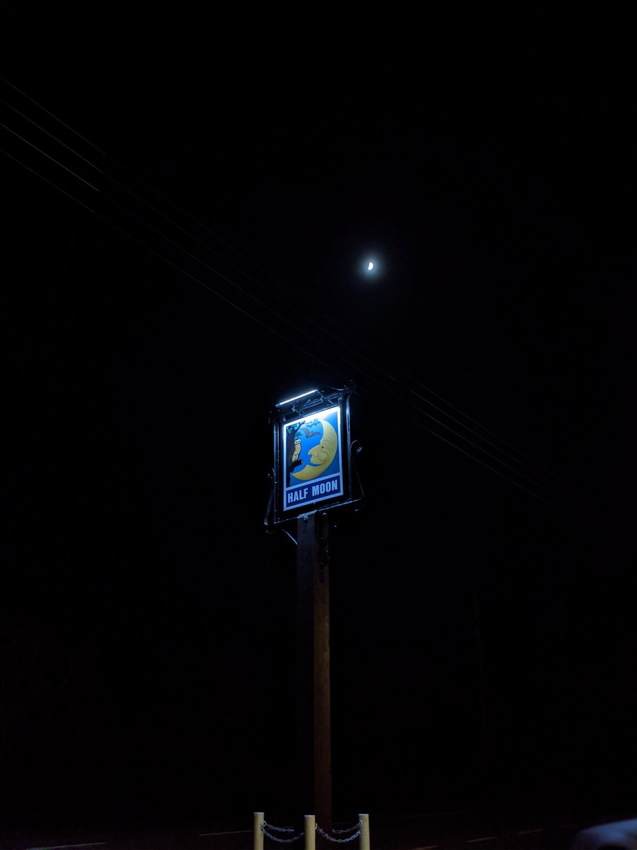 TWBHotel's tweet photo. Tonight's #moonphase 
The first quarter also known as the Half Moon.
The first Half Moon of the 2020's !

Pop in &amp; enjoy a bite to eat or a pint of @palmersbrewery #realale 

#palmerspub #halfmoon #firstquater https://t.co/QjLbKQIW2W