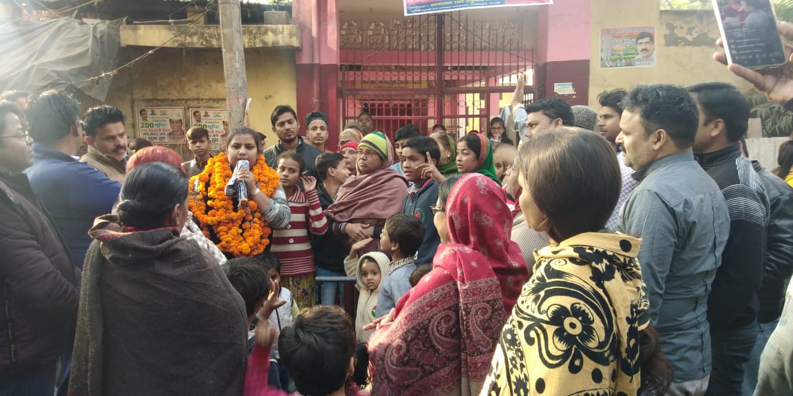 BaijnathMourya's tweet photo. #मंगोलपुरी_विधानसभा- दिल्ली- 110083
वार्ड-54 के #B_block में क्षेत्रीय विधायक @rakhibirla जी ने जनता के साथ मिलकर #RMC की गलियां बनाने के कार्य का व विधायक फंड द्वारा गलियों में लगवाए गए लोहे के सुरक्षा गेटों का शुभारंभ किया।
@ArvindKejriwal
@SanjayAzadSln
@AAPDelhi https://t.co/fs8wx9FnjN