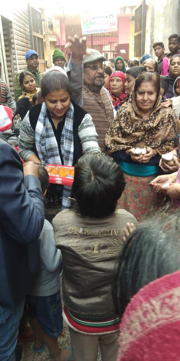 BaijnathMourya's tweet photo. #मंगोलपुरी_विधानसभा- दिल्ली- 110083
वार्ड-54 के #B_block में क्षेत्रीय विधायक @rakhibirla जी ने जनता के साथ मिलकर #RMC की गलियां बनाने के कार्य का व विधायक फंड द्वारा गलियों में लगवाए गए लोहे के सुरक्षा गेटों का शुभारंभ किया।
@ArvindKejriwal
@SanjayAzadSln
@AAPDelhi https://t.co/fs8wx9FnjN
