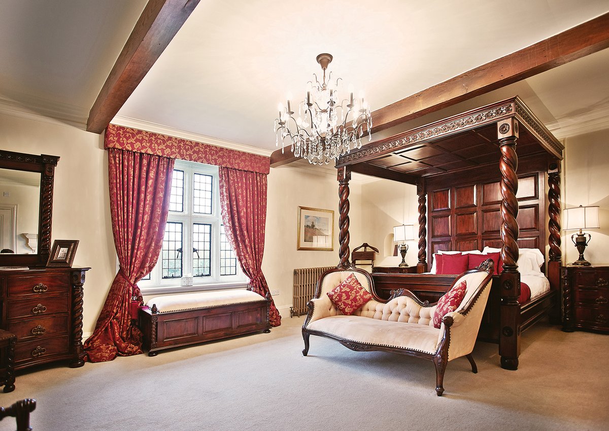 Woodhall_Manor's tweet image. Check out one of our gorgeous rooms here at the manor ❤️ How incredible does it look! 😍