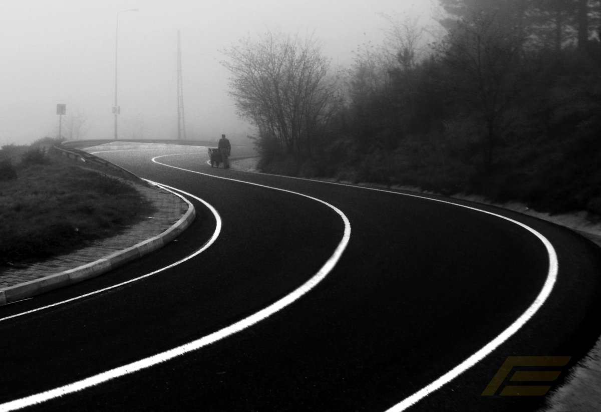 Белый асфальт. Дорога черно белая. Дорога белоснежная. Дорога. Белая полоса на дороге.