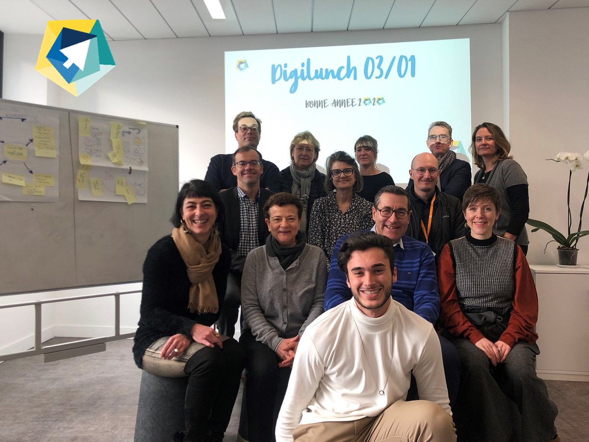 mocgab's tweet photo. Rien de tel qu'1 #Digilunch pour démarrer l'année via @LaBanquePostale @GroupeLaPoste #LAPOSTE Construction d'un atelier autour du Marketing D'influence. Merci pour la dynamique interbranche @vaVaLeNtino78 @Solveig_inno @nathqueencole https://t.co/vkxeoiGE4x