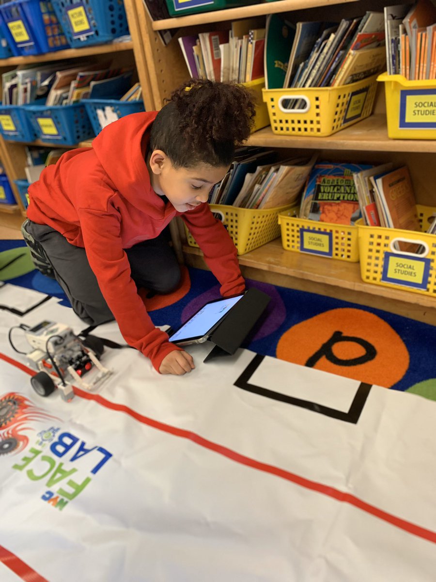 PS175Harlem's tweet photo. Day 71: 4th graders prepare for the end-of-unit @LEGO_Group robotics competition. Sensors and motors and programs, oh, my! @NYCSchools | @D5JoyPrideFocus | #FaceLab | #robotics https://t.co/MZbfiT5IgS