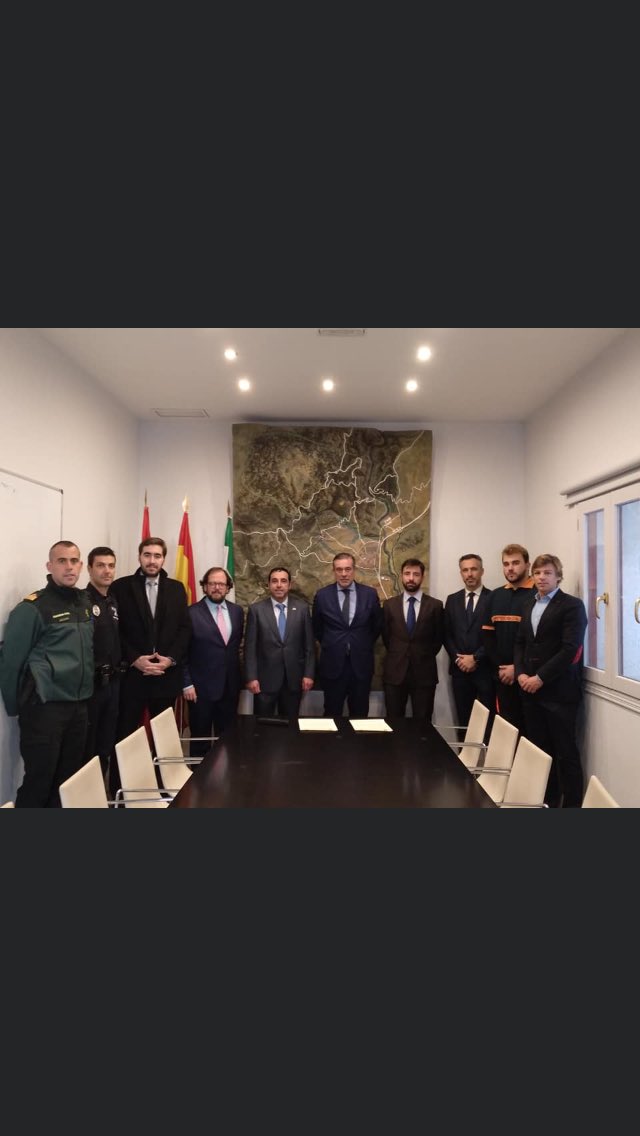 policiasag's tweet photo. Así serán los@nuevos coches para @policiasag además se ha prorrogado el convenio #bescam por parte de @AytoSanAgustin y la @ComunidadMadrid. https://t.co/tiicduqgI4