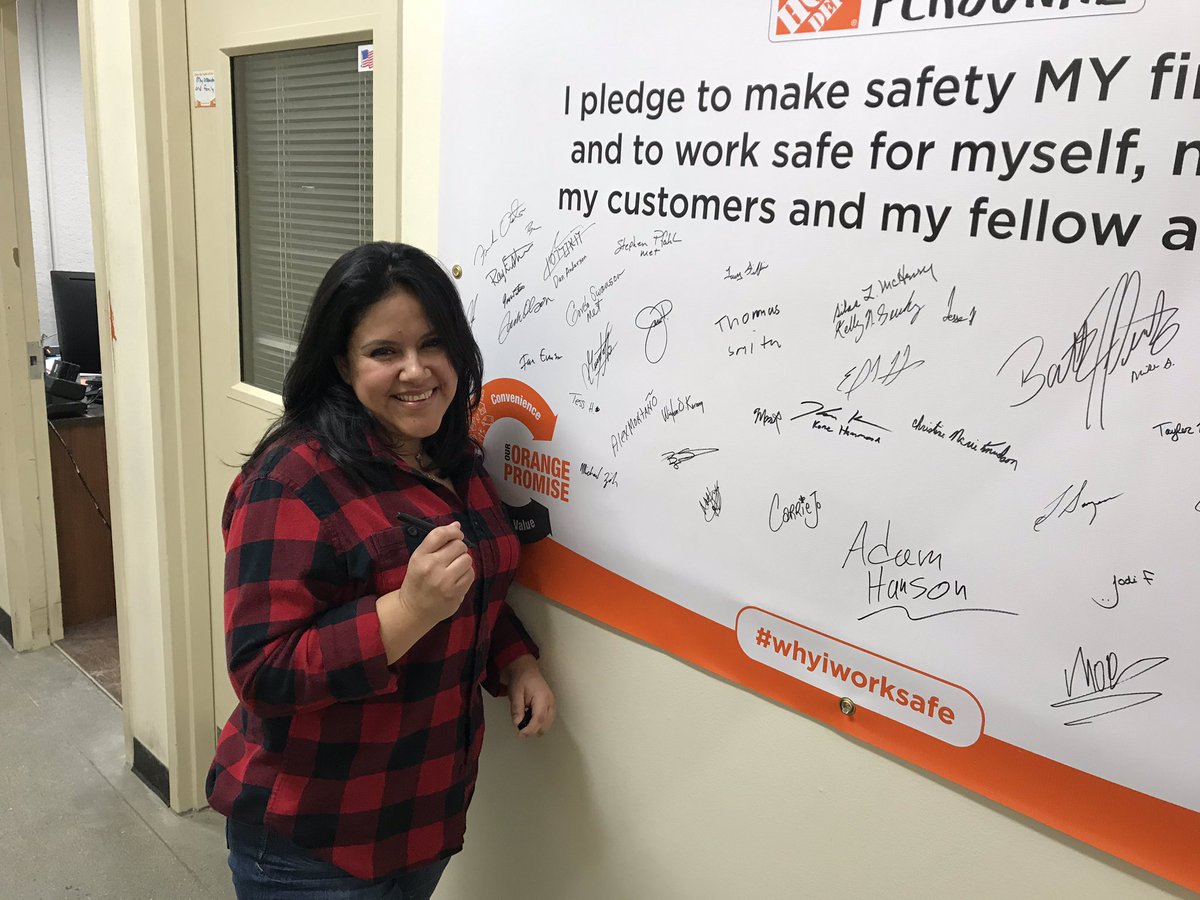 gideonmkerr's tweet photo. New Associates Iliana signing the safety pledge banner during orientation. @DepotHawkins #safetyselfie #d61safe https://t.co/rY6hpoXG0U