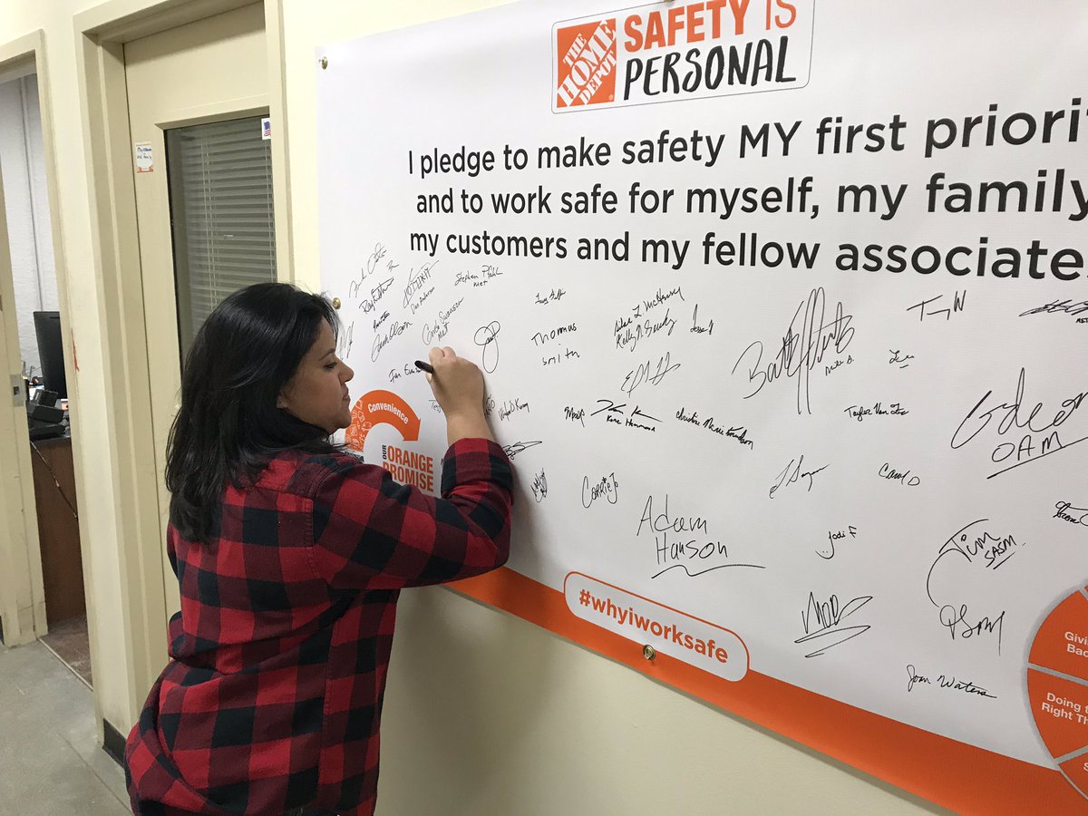 gideonmkerr's tweet photo. New Associates Iliana signing the safety pledge banner during orientation. @DepotHawkins #safetyselfie #d61safe https://t.co/rY6hpoXG0U