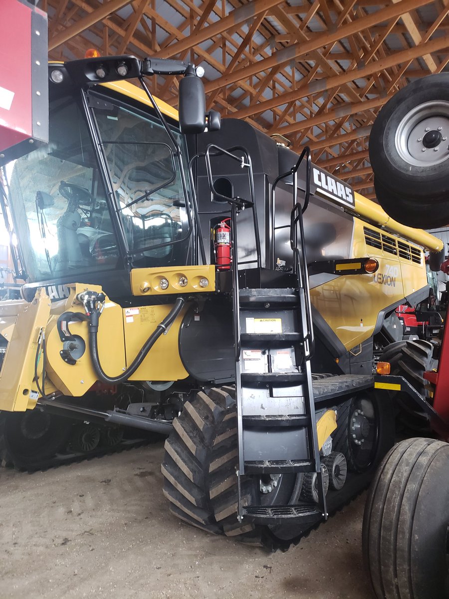 dwayneghofer's tweet photo. 2019 740tt claas lexion for sale, only 23 separater hrs warranty good till Nov 2022, pro chop, hp feederhouse, premium cab,  reason for low hrs is I got it end of season... and i upgraded to new model 7500tt..... don't be afraid to ask questions.... PM me... $545000 https://t.co/KF3vlexCeC