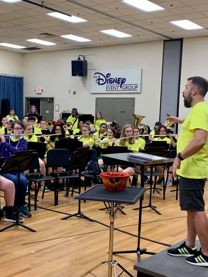musictravel1's tweet photo. The Derby High School Band from Derby, KS had an impressive march down Disney's Main Street, U.S.A. on the last day of 2019! The band also participated in a very fun and educational "You're Instrumental" Disney Performing Arts Workshop. #mtcontheroad @DHS_Panthers https://t.co/xdGZhSVInf