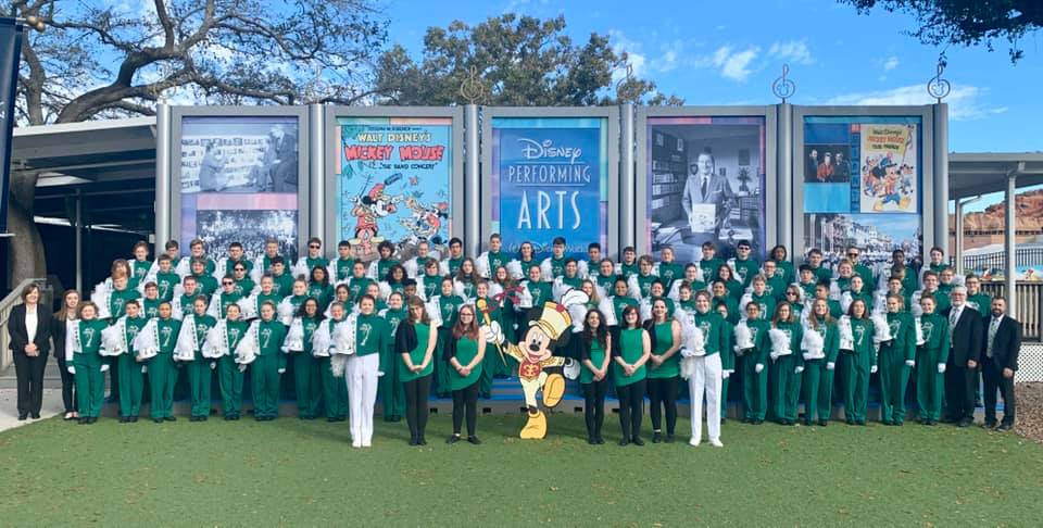 musictravel1's tweet photo. The Derby High School Band from Derby, KS had an impressive march down Disney's Main Street, U.S.A. on the last day of 2019! The band also participated in a very fun and educational "You're Instrumental" Disney Performing Arts Workshop. #mtcontheroad @DHS_Panthers https://t.co/xdGZhSVInf