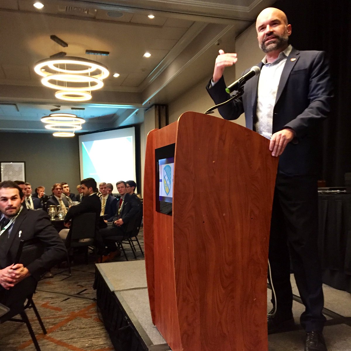Last night I had the honor of delivering a keynote to 300 college men from <a href="/FarmHouse1905/">FarmHouseFraternity</a> chapters across the US at #FHinstitute. We focused on the immeasurable impact (&amp; countless selfish benefits) of simply helping others &amp; I loved hearing their ideas &amp; examples of leadership!