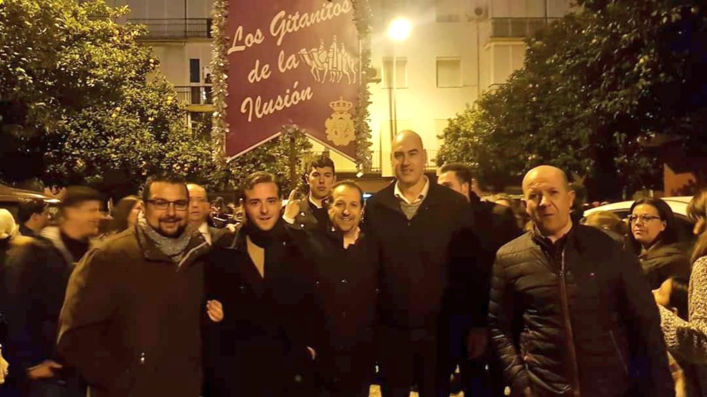 alfonsitovg's tweet photo. Llega la ilusión desde el lejano Oriente,gran tarde en el Cartero Real de mi @HermandadSJO con:
@LosGitanosSM 
@BrowSergio 
@Jaortizjimenez 
@frenteactivo78 
#Remesal
#Rafa
Gracias por todo😘😘💜💜 https://t.co/ME2XaAVFma