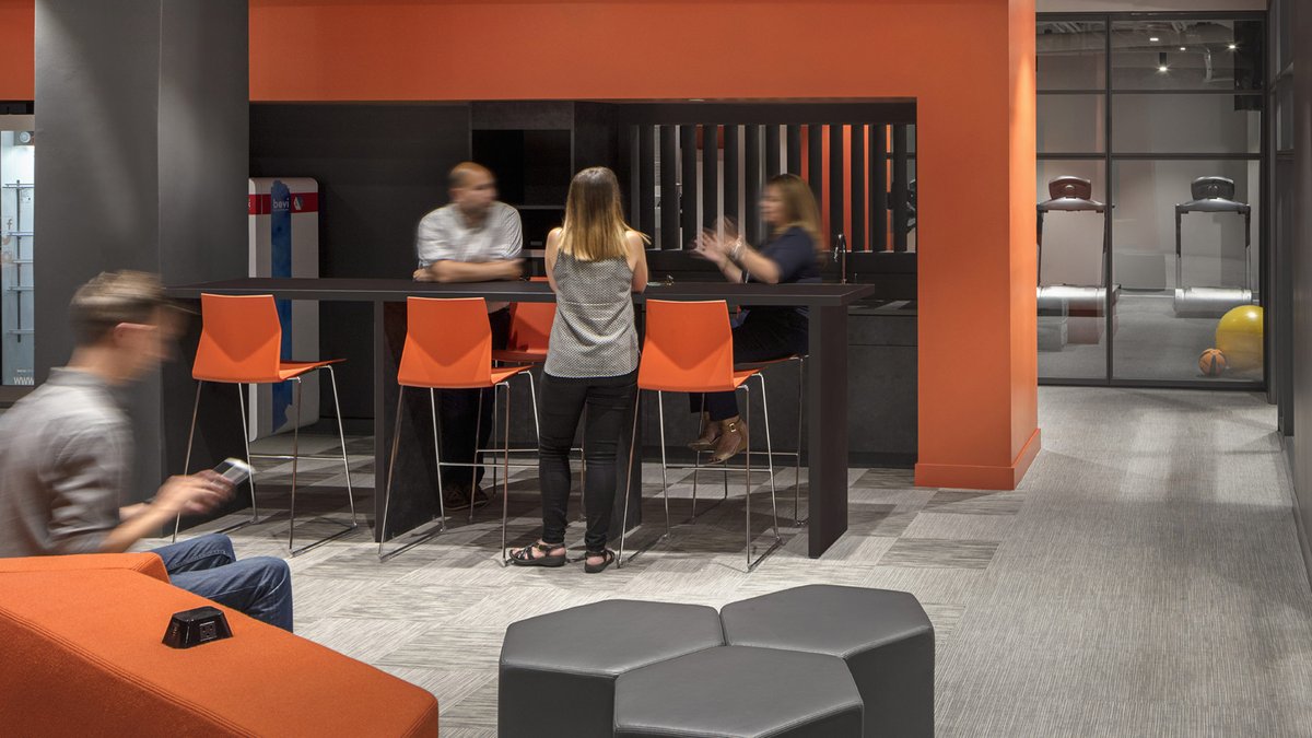 SynergyBOS's tweet photo. Lounge spaces help our #tenants to network, create community and unwind. Photos highlight @CenterPlazaBOS, @DtxHive and @post_ten. #Boston #Network #Spaces @davegreaney https://t.co/hYbcmbcxhO