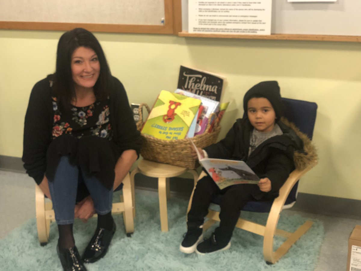 Our star Isaiah reading to Dr. Masterson. Perfect way to start the day. 🥰👍🏻 @MPSGreatThings @mpsSpedDirector @PublicSel @cmasterson8 #shinestrong