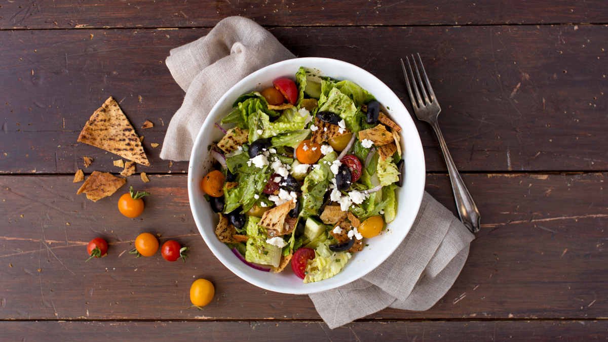 Start 2020 on the right foot, with the right food! California Ripe Olives are the perfect pairing for a veggie-packed salad. calolive.org/recipes/fattou…