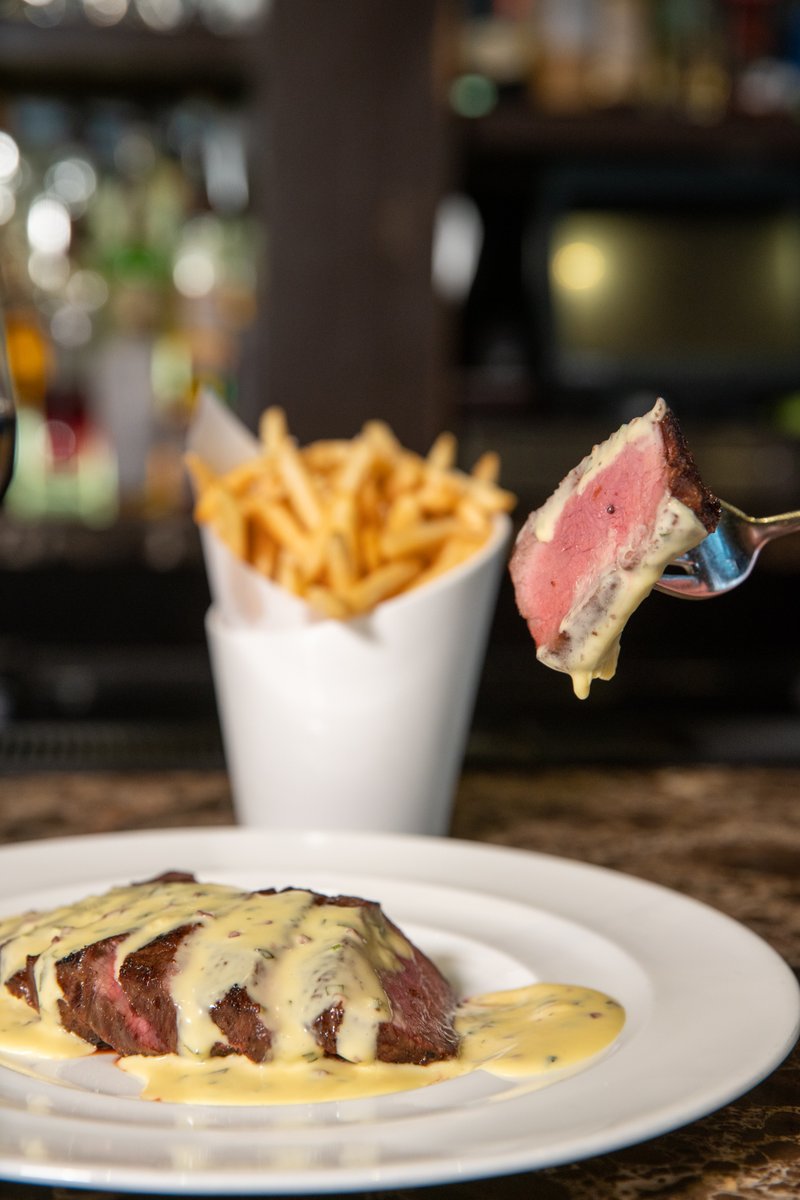 CP_Reno's tweet photo. Sliced to serve, french fries on the side, topped with béarnaise. https://t.co/lg3d87XY5H