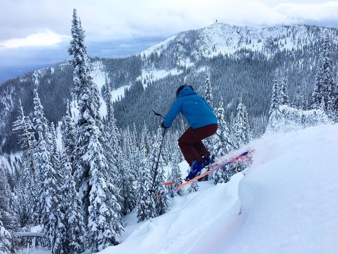 redresort's tweet photo. RED athlete Sally Steeves sendinr' into the weekend. 🤙⛷

#FerdaGirls #REDresort #AllFriendsOnAPowderDay #Rossland https://t.co/ayV1xBg0A0