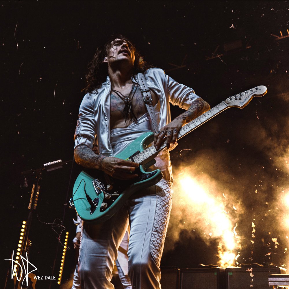 WezDale's tweet photo. @thedarkness @JustinHawkins @MancAcademy 13/12/19 #thedarkness #justinhawkins #livemusicphotography https://t.co/LE6uX5bMGD