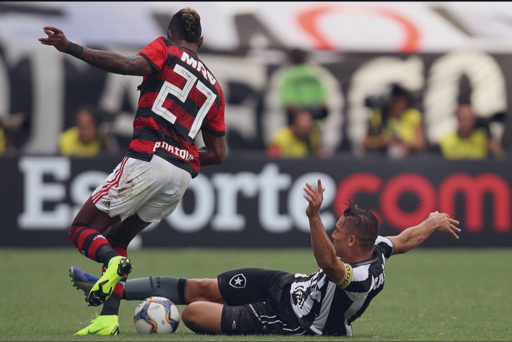 2019 pude alcançar coisas q servirão pro resto da minha vida, amigos q me ajudaram no momento em q mais precisei durante esse ano, então sim, mesmo sem sequência de jogos, com cirurgia, etc etc esse foi um ano MUITO especial pra mim! Melhores momentos19: youtu.be/QnwxgTZFThY