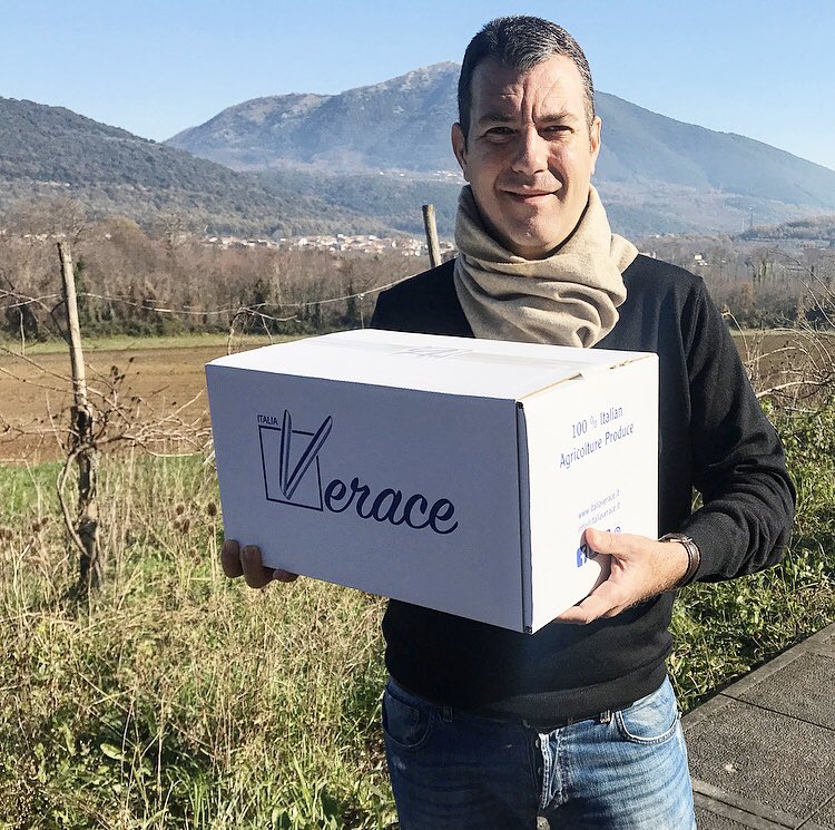 ItaliaVerace's tweet photo. 🎁 🇮🇹 💯% Italian Agricolture Produce 🌾  Oggi consegne delle nostre confezioni regalo 🍯 🥫🥖🍎 Con #ItaliaVerace solo prodotti coltivati e confezionati in Italia 🍏 🍑 Per info &amp; acquisti clicca sul link ▶️ https://t.co/9z6Kfwth8m https://t.co/Ohu52UUG2b