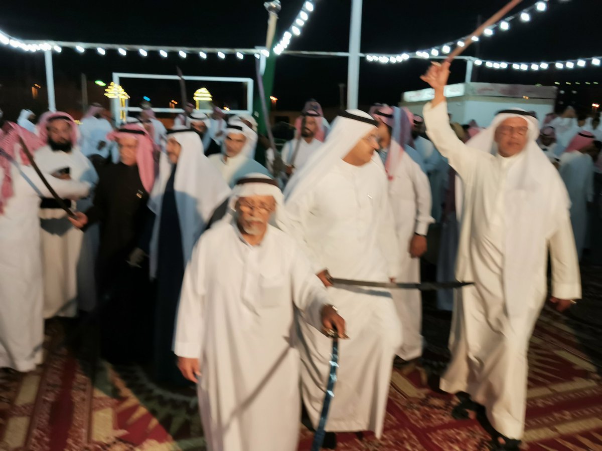 من حفل زواج الشاب 
ضيف الله محمد السفيري المعبدي 
في قصر الأندلس الذهبي بالجموم . 
نبارك له سائلين الله له التوفيق
#صور  من زفة العريس والعرضة