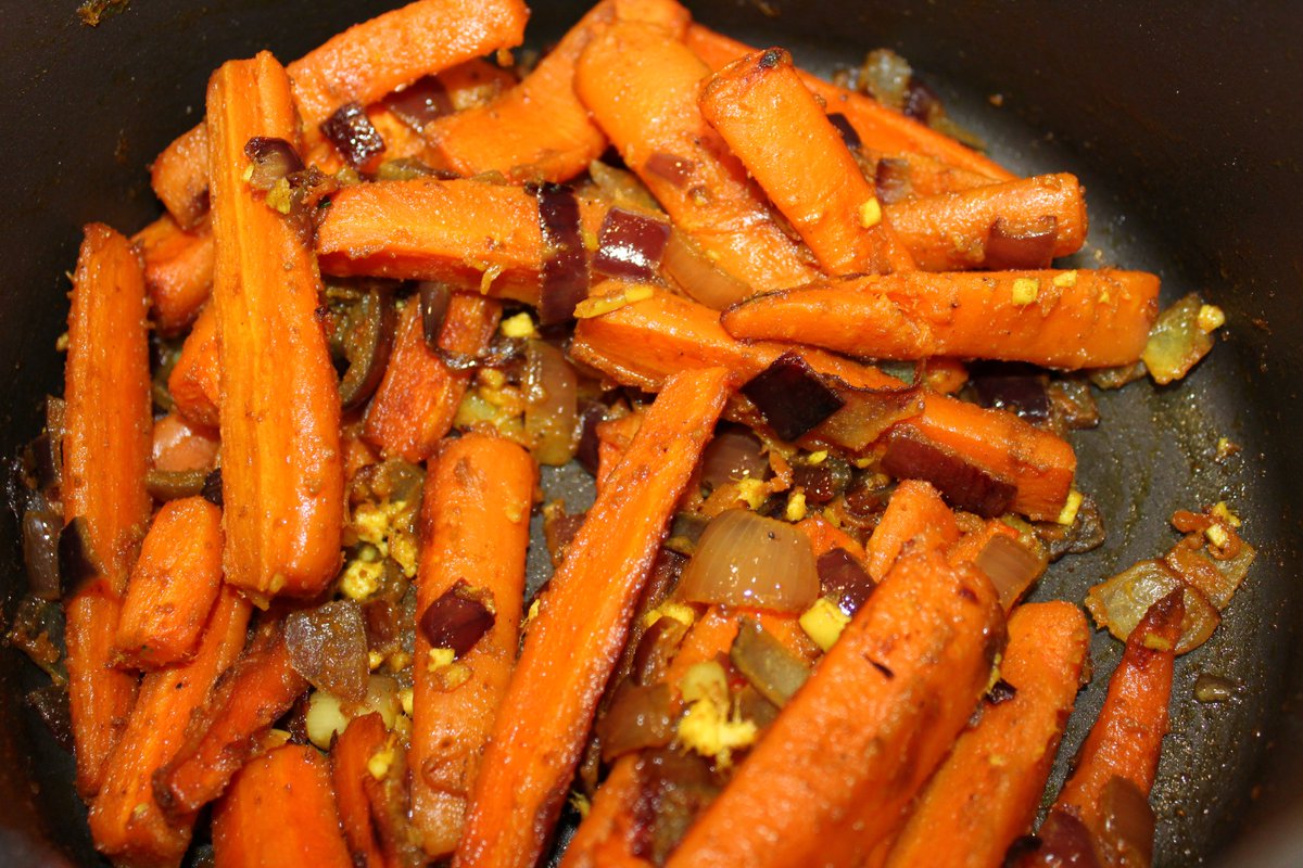 Cooking up new styles for our 2020 Farmer's Market run 😎 -- here's a behind the scenes look😊

Watch out for our new Roasted Carrot &amp; Ginger Soup (with a hint of turmeric and coriander) at <a href="/The_Sidings/">The Sidings N21</a> in January 2020👋🍵