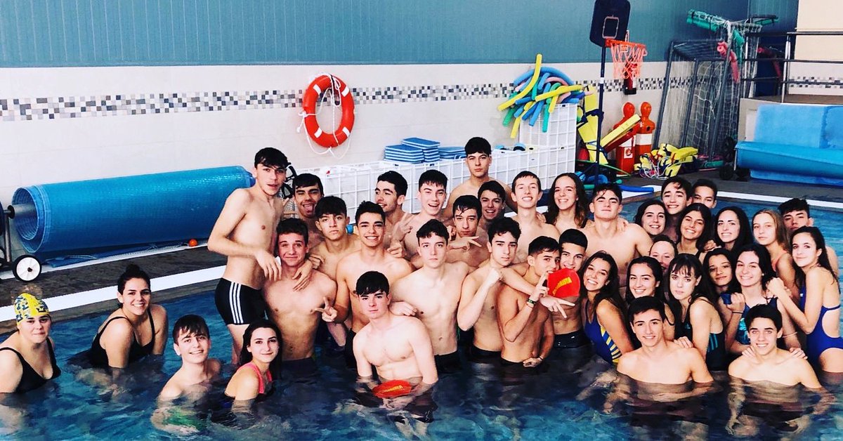 🏊‍♀️🏊🏻‍♂️Enhorabuena a nuestros alumnos y alumnas de 1° de Bachillerato que han terminado su formación de Salvamento Acuático. Y gracias a la <a href="/FederacionMSS/">Federación SOS</a> por impartirlo. 
@deportesalcorcon <a href="/alcorconhoy/">alcorconhoy.com</a> @colesyguardes #socorrismo #natación #Alcorcón #MejoresColegios #Bachillerato