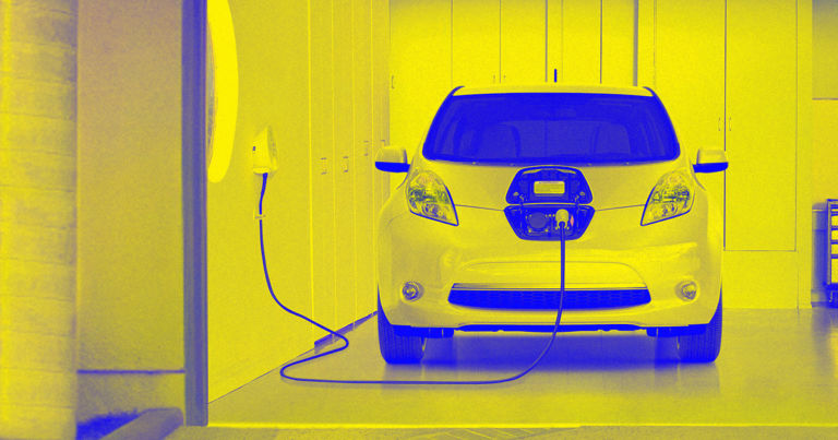 eyebeehumanhive's tweet image. Nissan Exec Suggests EV Charging Is Too Hard for Women dlvr.it/RMNrKP #AdvancedTransport #electricvehicle