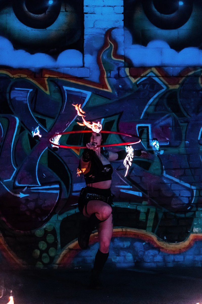 Rhianahharleigh's tweet image. Happy #flowartsfriday y’all✨ 

Fire hoop by LiviJoy Hoops🔥⭕️ 
Braided fire safe set by @wear_sunshine 🖤 

“CODERED” saves at both shops!💋 

@UnitedFlowArts