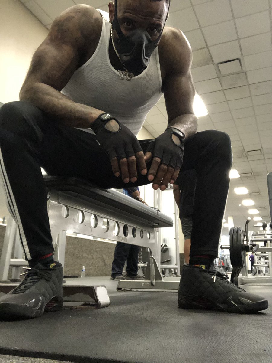 YungGwapa's tweet photo. That 20/20 body on the way https://t.co/5BLPGTXZOD
