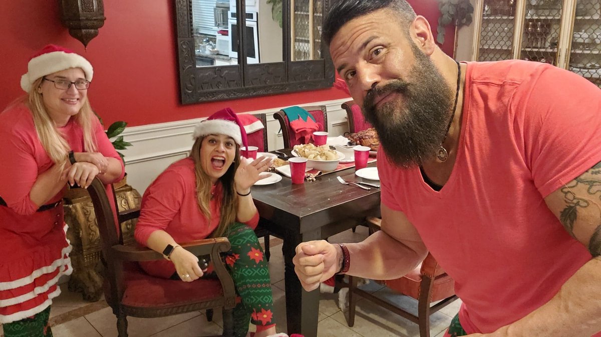 BertOliva's tweet photo. Starting the year off with family. How have you started your 2020 so far?
.
.
.
.
.
#BertOliva #MakeItHappen #goodtimeswithgreatpeople #newyearsoutfit #withlovedones #lovedonesβ€οΈ https://t.co/lmK6sccQxV