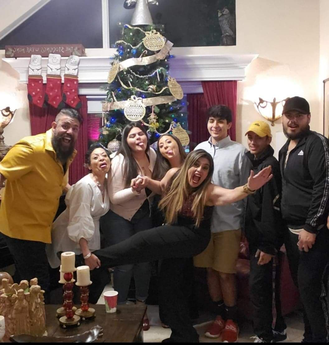 BertOliva's tweet photo. Starting the year off with family. How have you started your 2020 so far?
.
.
.
.
.
#BertOliva #MakeItHappen #goodtimeswithgreatpeople #newyearsoutfit #withlovedones #lovedonesβ€οΈ https://t.co/lmK6sccQxV