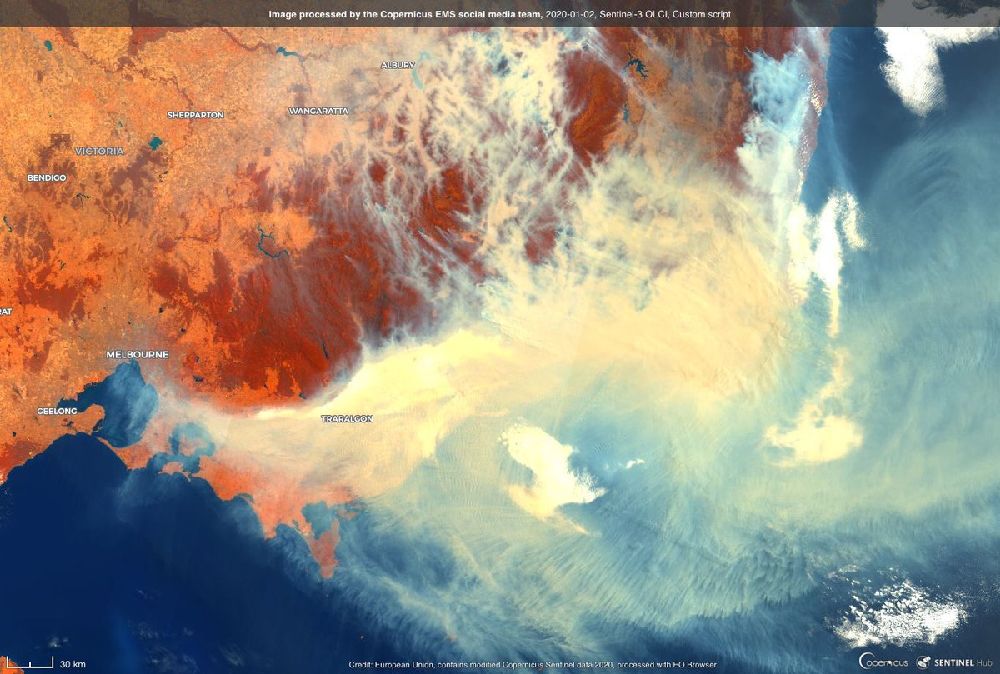 tony_judd's tweet image. Satellite images from @CopernicusEMS show 🔥 and smoke plumes in NSW and Victoria, Australia  🇦🇺 

A fifth team of Canadian firefighters from @CIFFC 🇨🇦 will depart for Victoria @vicemergency on January 6.