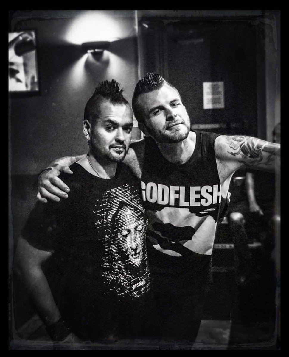 dustrial's tweet image. Usergen 1578107173
#tees #hat #compressionpants