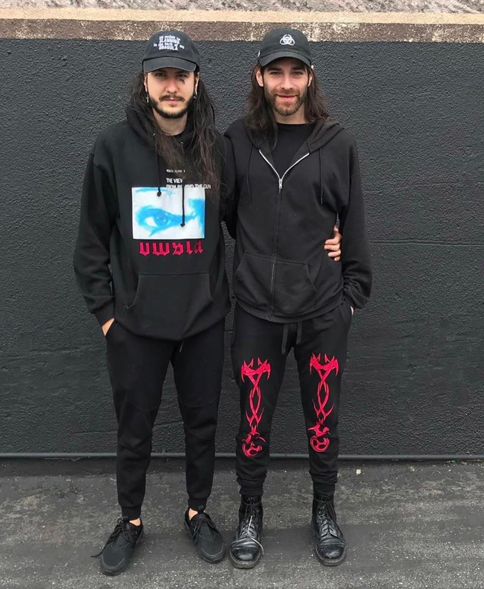 dustrial's tweet image. Usergen 1578107173
#tees #hat #compressionpants