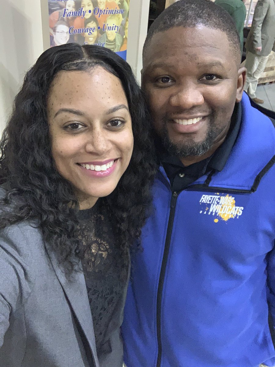Quin_Tate's tweet photo. 🗣This years pic is minus ☝🏽but we’re still all smiles ☺️ @CoachChearis #FCPS My first pic with The Head boys basketball coach at the University (in Dr. Watkins voice) 💙💛 #OhToBeAWildcat #SOSP2 https://t.co/IEyoaMAT9o