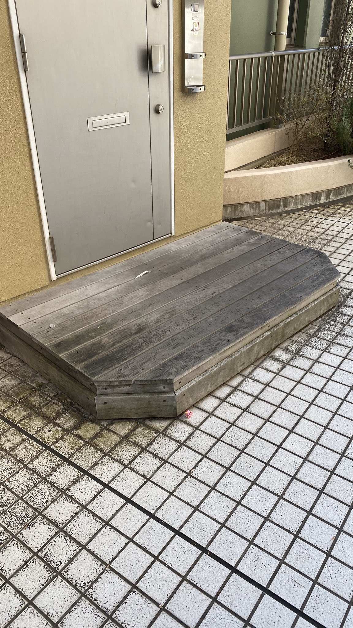 私の愛用した透明の箱。 はじめしゃちょー専用 絶対に開けてはいけない箱💀 Don't touch box