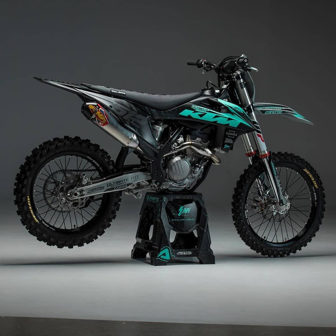 vmx_id's tweet photo. Pakai decal makin keren nih Lurr😎🤘🏼warna spesial Cover body KTM - Grey🔥 #7cgreyhawk #AcerbisPlastics 🌐 https://t.co/tL8EoHVCiz
#RideWithUs #VMX #VMXid #OnlineMotoShop #MXShop #perlengkapantrail #bodytrail #ktm #ktmindonesia #trailindonesia #AcerbisId #acerbisindonesia https://t.co/DOukQmv6yv
