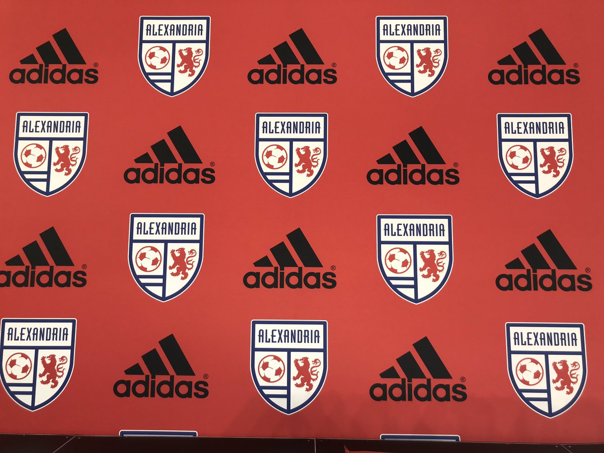 Size5Ball's tweet photo. Well done @AlexandriaSoc for hosting the #AmericasCupSeries #Futsal tournament at the #DCArmory this weekend. Impressive set-up. Good luck to all teams! #ASAFutsalCup2020 #ASA #DMV w/ @HSmithChaperon https://t.co/lJOdiJdOKq