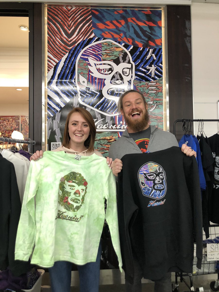 Tigre ハオミン水道橋店に今夜東京ドームでのiwgpタッグ王座戦を控えるデビットフィンレー選手夫妻にご来店いただきました Thedavidfinlay Is Here At Our Pop Up Store In Suidobashi Station Njwk14 T Co Sn79jntrjh