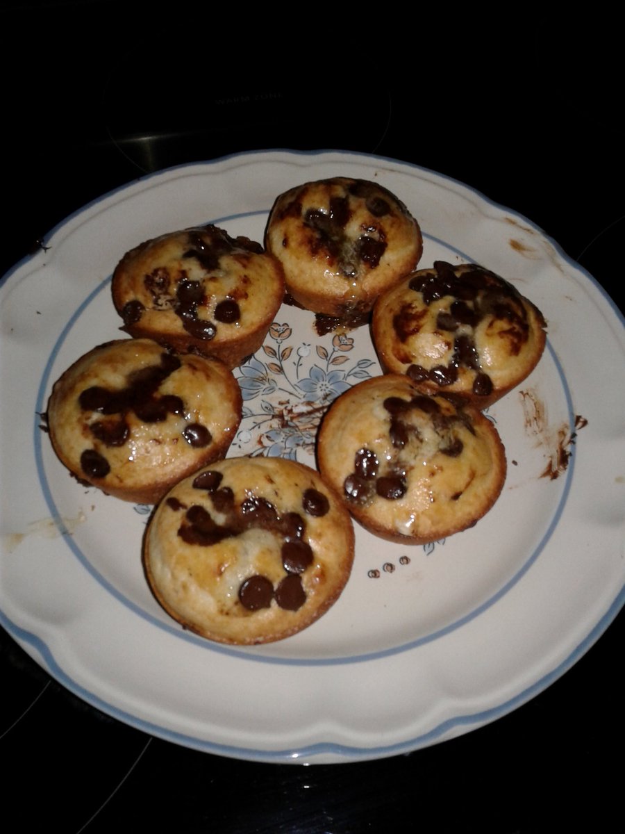 davethegr8one's tweet image. #NoTimeFor under achievers, it&apos;s snack attack time!