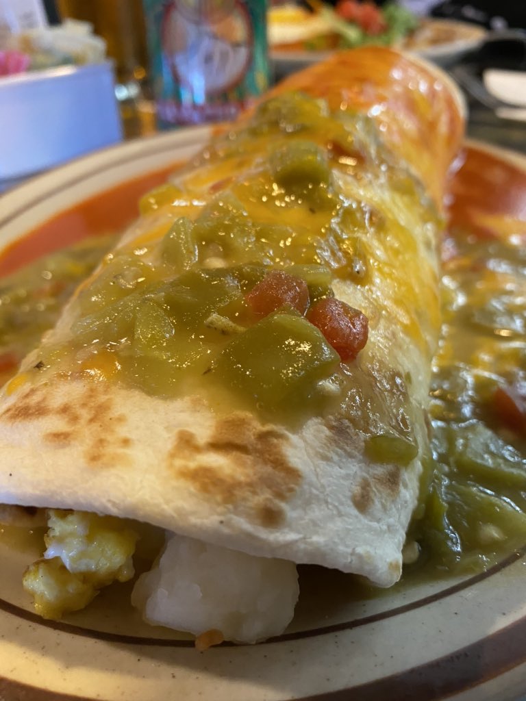CarolynGraham's tweet photo. Itโs a big #newmexicofoodtrails research day in #Albuquerque today. #foodiefriday #ifwtwa @StandardDinerNM @DuranPharmacy #redorgeeen #Iamstuffed @VisitABQ https://t.co/jrzosuHgaZ