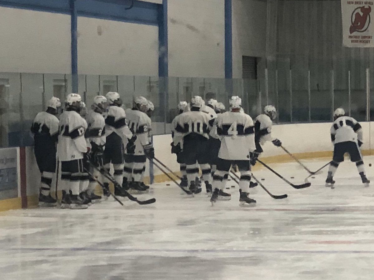 RHS_AD1's tweet photo. Rams set to take on Hunterdon Central.#LGR #GoRamsHockey #RamsNation #LiveRamBlue https://t.co/5rnuAgOVXc
